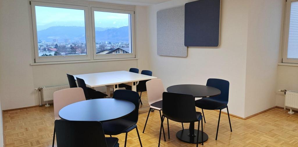 Aufenthaltsraum Tischgruppen