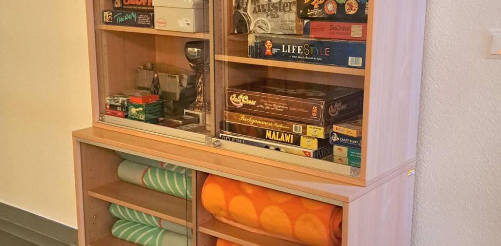 Spieleschrank